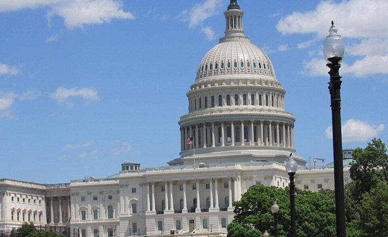 Key US House committee advances permitting bill